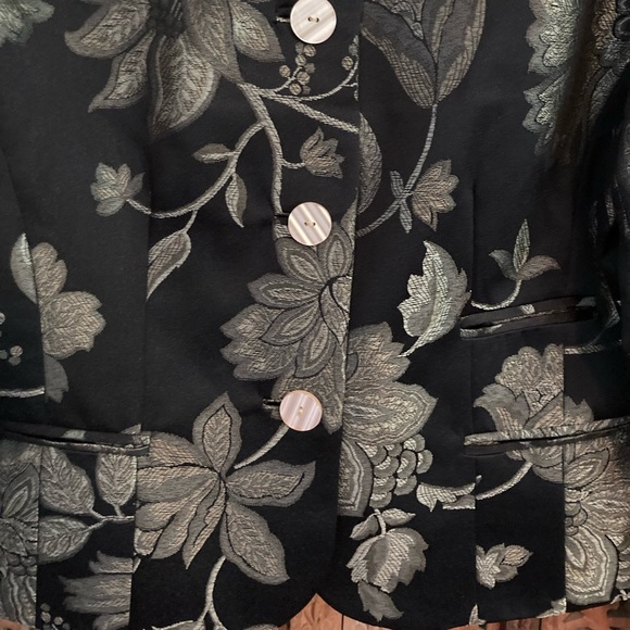 Brocade jacket with fur collar - Picture 11 of 12